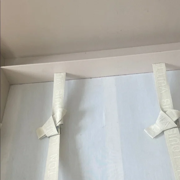 Louis Vuitton Brown Monogram Travel Trunk with Natural Leather Handle - Picture 4 of 9